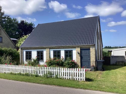 6 person holiday home in Horslunde