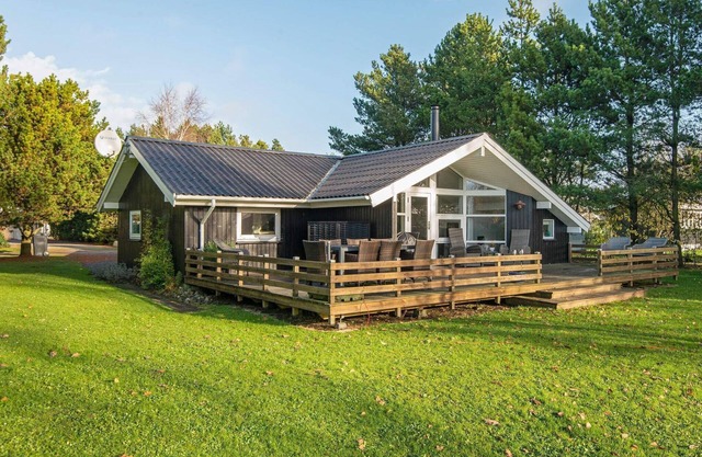 6 person holiday home in Oksbøl