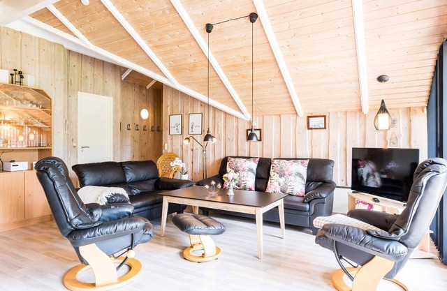 6 person holiday home in Oksbøl