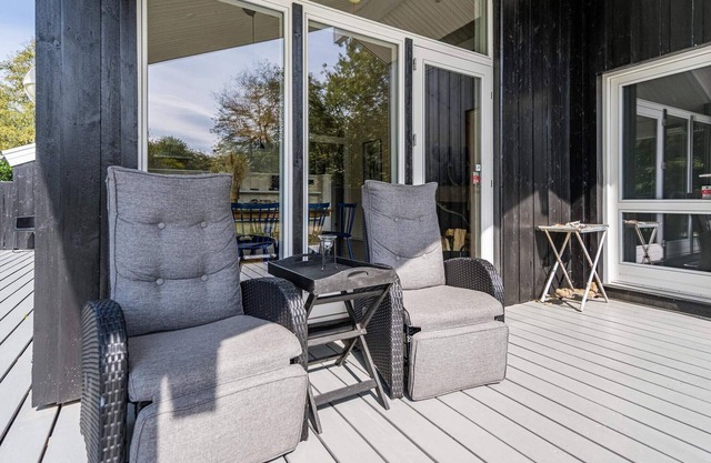6 person holiday home in Oksbøl