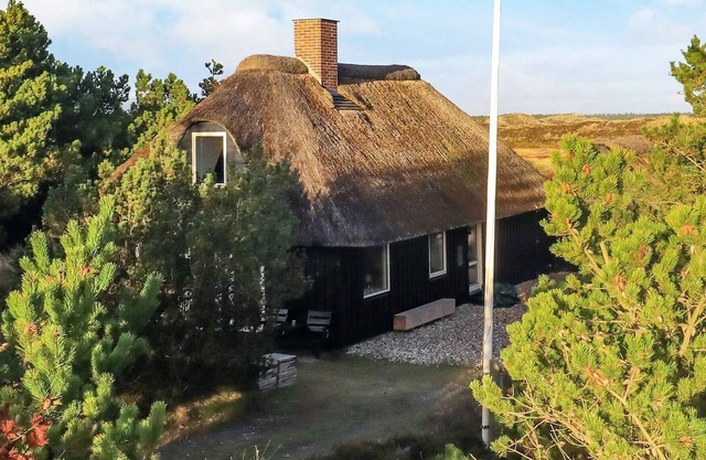 6 person holiday home in Oksbøl