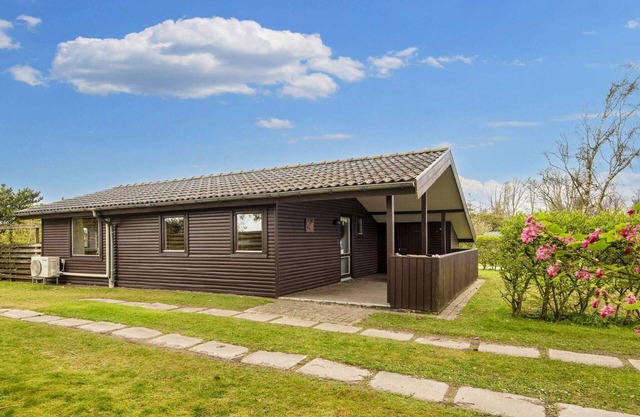 6 person holiday home in Struer-By Traum