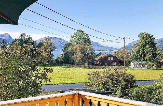 6 person holiday home in AVERØY-By Traum