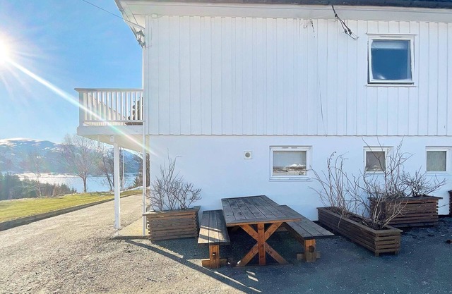 6 person holiday home in AVERØY-By Traum
