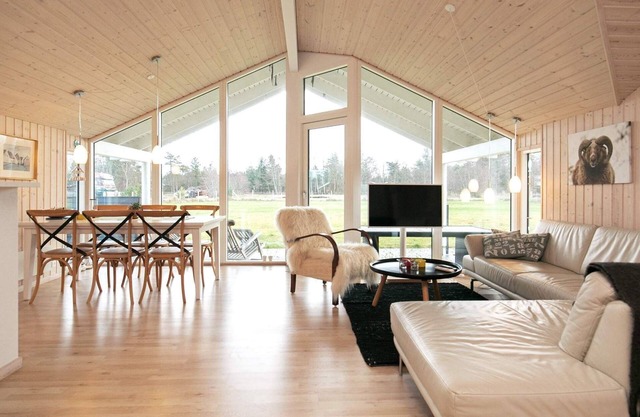 6 person holiday home in Ålbæk