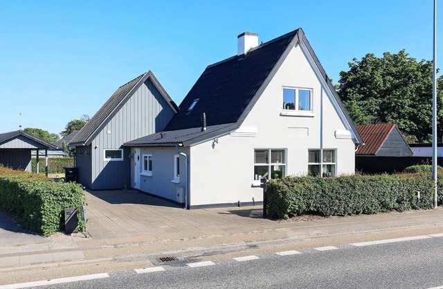 6 person holiday home in Ålbæk-By Traum