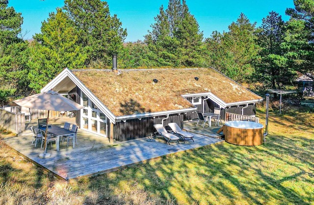 6 person holiday home in Ålbæk