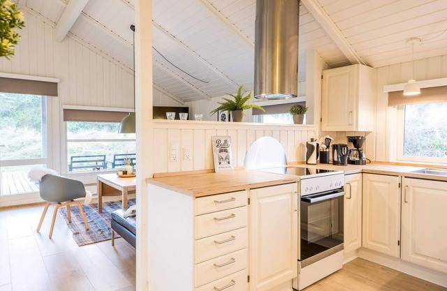6 person holiday home in Henne