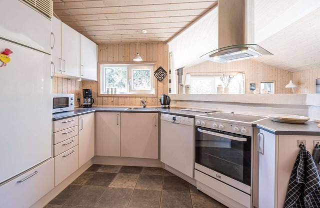 6 person holiday home in Henne