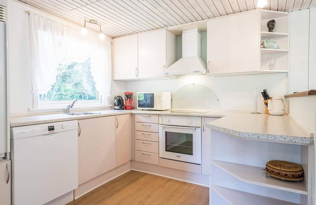 6 person holiday home in Henne