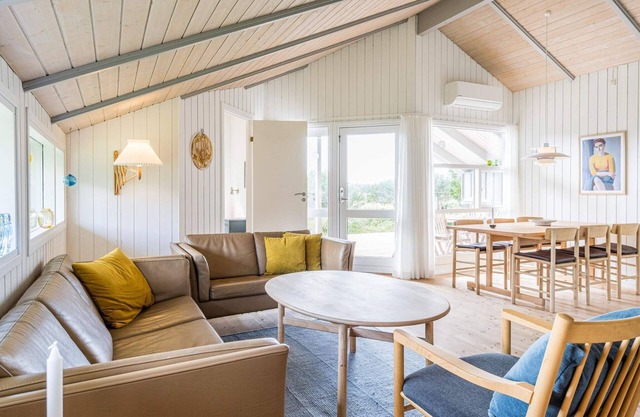6 person holiday home in Henne