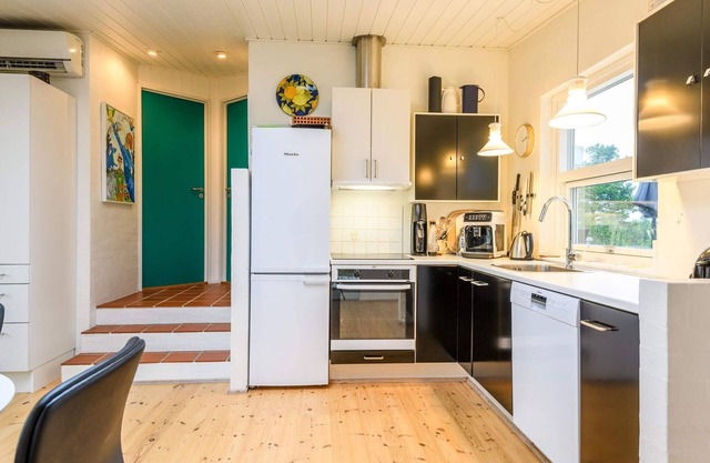 6 person holiday home in Henne