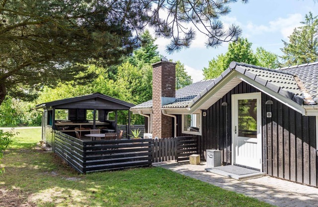 6 person holiday home in Henne