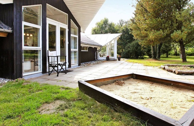 6 person holiday home in Oksbøl