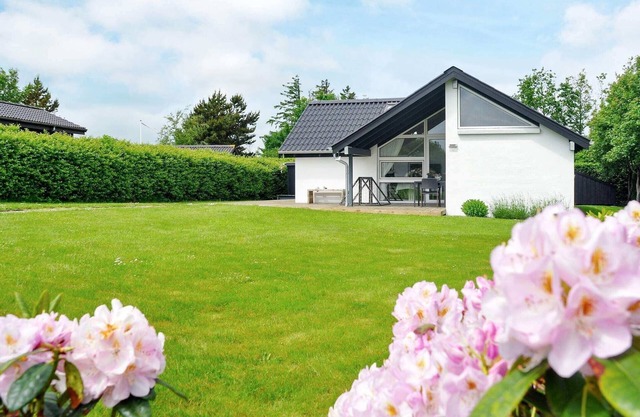 6 person holiday home in Struer-By Traum