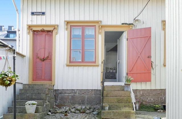 6 person holiday home in LYSEKIL