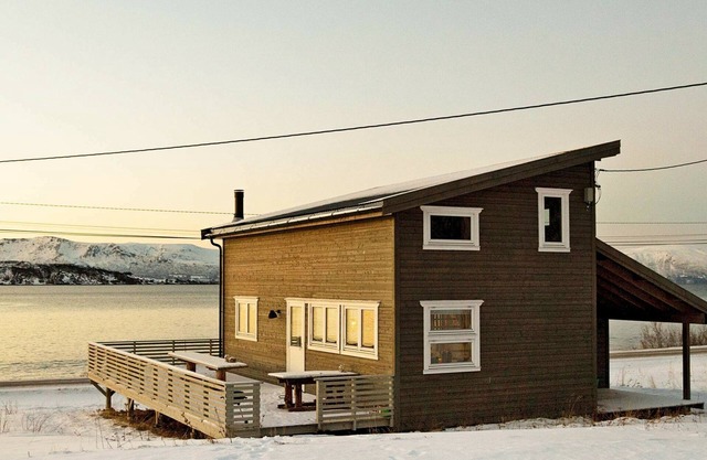 6 person holiday home in Nord-Lenangen