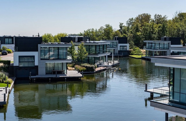 6-person waterfront villa with 3 bedrooms and 3 bathrooms