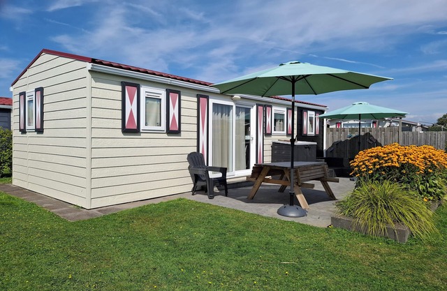 6 persons Chalet Net Wa'k Wou, Close to Zeeland Coast, Olmenduin (family park)