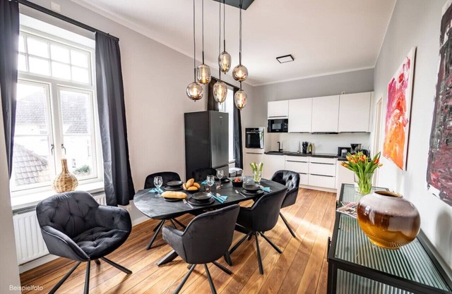6 rooms 5 bedrooms 2 bathrooms- close to the city center top renovated
