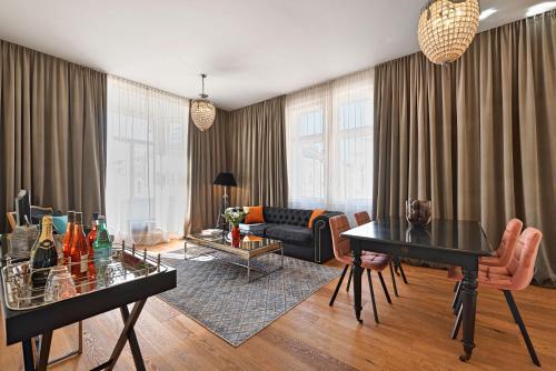 6 rooms
