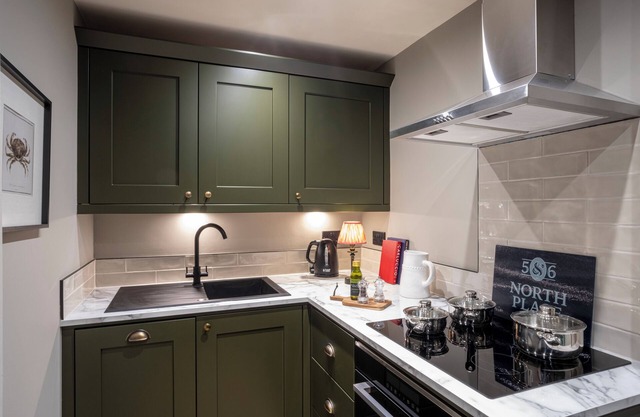 6 The Garden Flat, luxury double bed