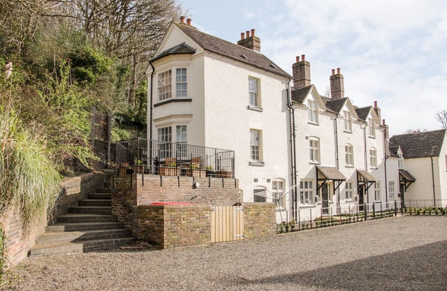 6 THE GROVE, family friendly, with a garden in Coalbrookdale