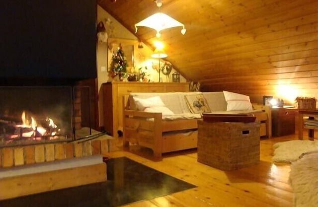 6 to 7 sleeps, spacious with central fireplace, wooden top of the chalet.