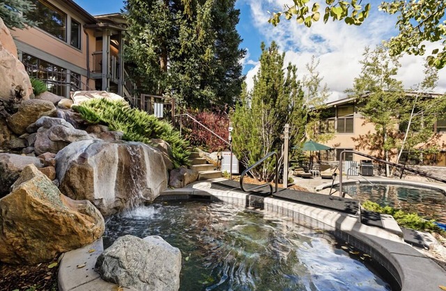 60 Fall Lane Sonnenblick #3 4 Bedroom Townhouse by RedAwning