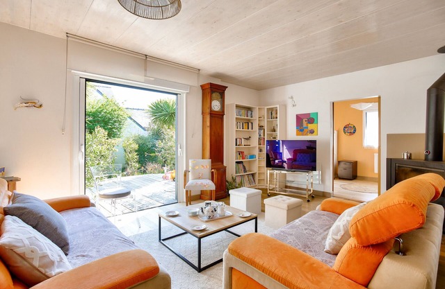 600m from the beach, garden, house for 10