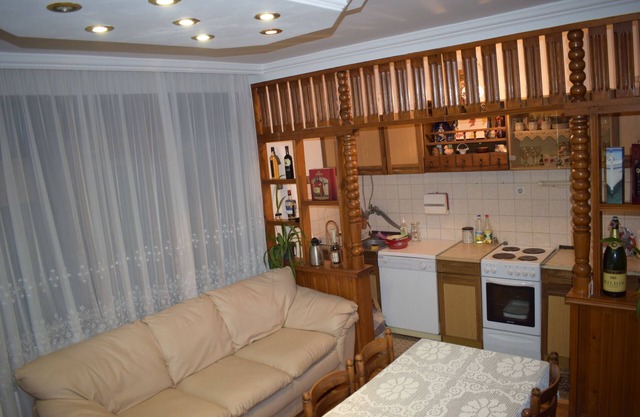 60Sq peaceful, neer downtown, yard, free Wi-FI, Free parking x2