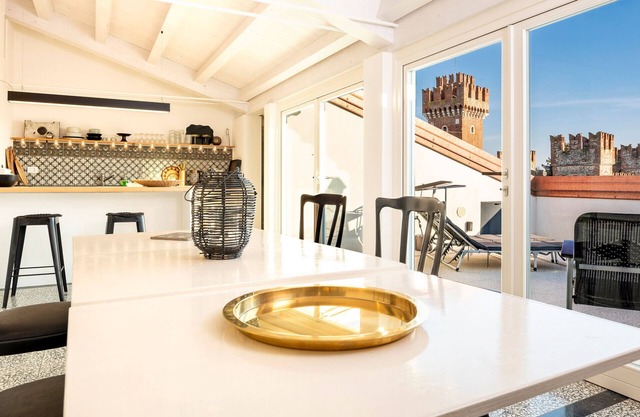 617A Lakeview Apartment Cristina