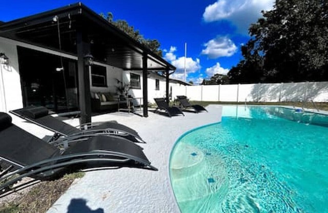 6306 S Lansdale Cir · Gorgeous 4 Bedroom Tampa Pool Home