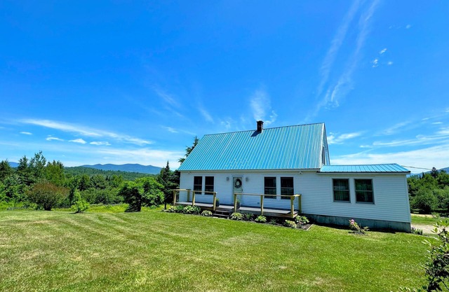 64J Stunning views, close to attractions! 20 mins to Bretton Woods. Hot Tub, AC, dog friendly!