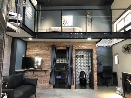 65m2 Light & Airy Industrial Loft