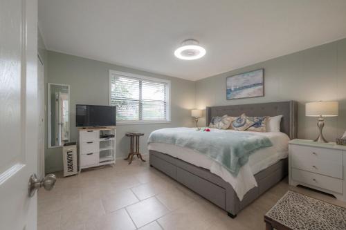 6700 Sunset Way Unit 702