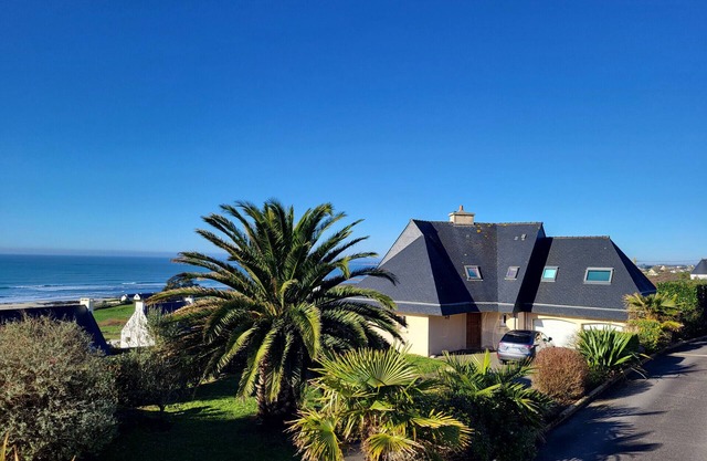 688-Villa de la Baie, sea view, 300m from the beach