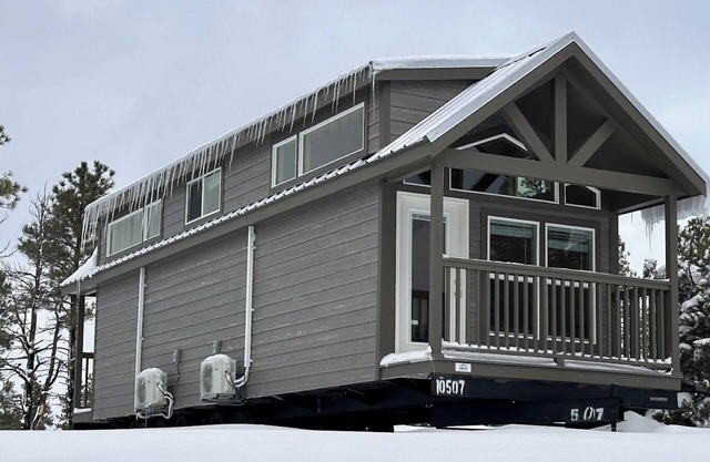 6A Cozy chalet in Beautiful Williams with AC, Wi-Fi, Mountain View and Patio.