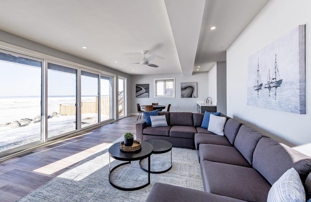 6bed 5bath brand new beach house in Tiny! West Exposure! Sunsets! Hot tub!