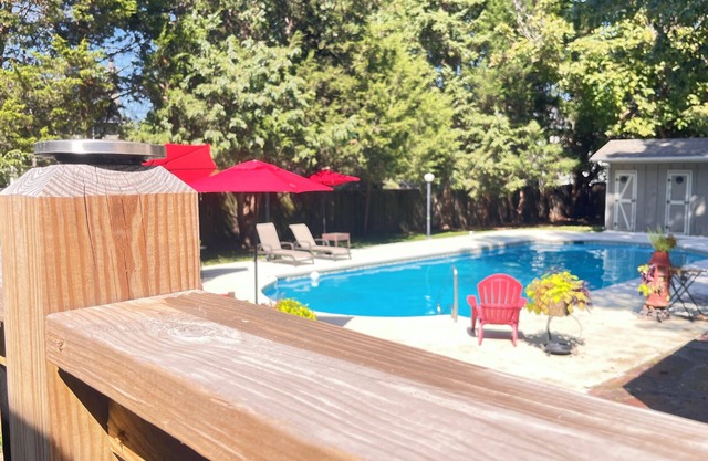 6BR Gated Home w Pool & Indoor Hot Tub- Chef’s Kitchen- 1.6 Acres Grand Piano