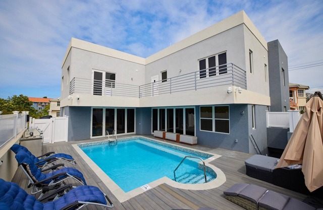 6BR Gated Villa near Beach w/Private Pool-KHVilla