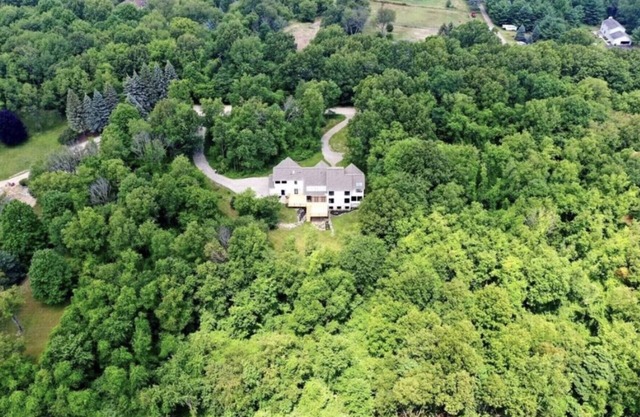 6BR Modern Farmhouse Retreat | 5acres of Forest!