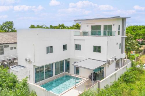 6BR Pool Villa - Karaoke and Pool Table near Golf