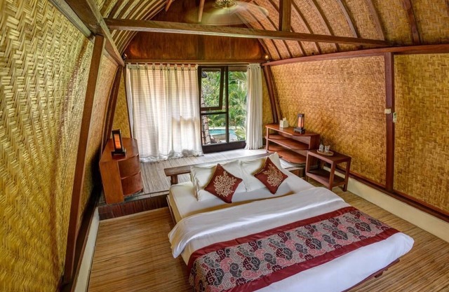 6BR stuning rooms, villa with pool and breakfast