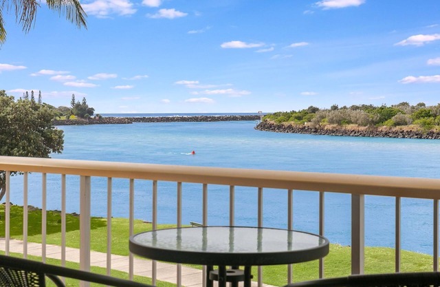 7/18 Endeavour Parade - Absolute riverfront in central Tweed Heads