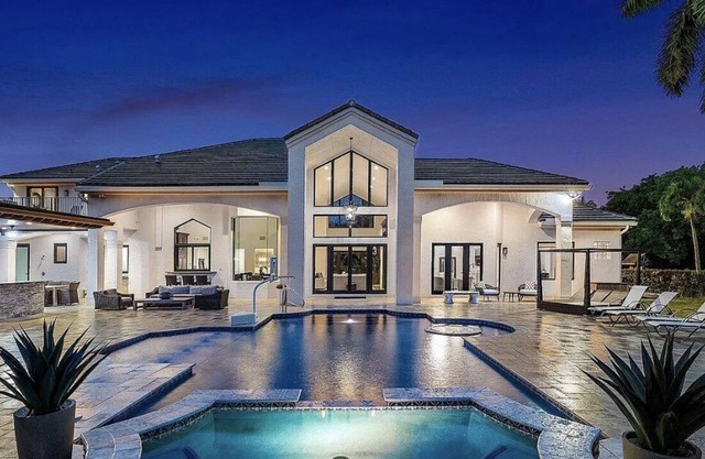 7/9 Boca Estate Pool/Lake/Gym