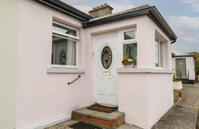 7 AIKENHEAD TERRACE, pet friendly in Foxford, County Mayo