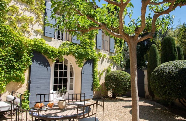 7 Bed 18th C. Mas Perfect Location in Les Alpilles with AC