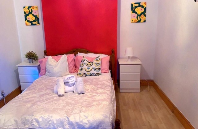 7 Bedroom Cosy Walsall Stay - WiFi & Free Parking