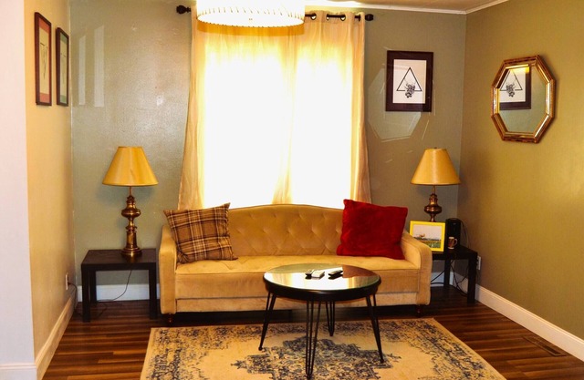 7-Bedroom Retreat Sleeps 13